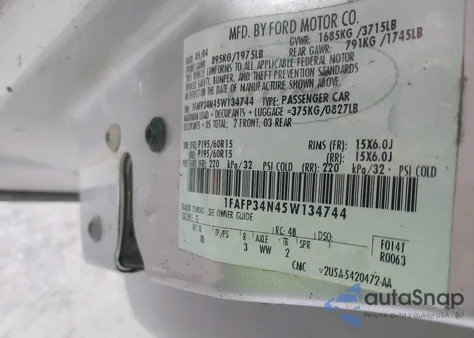 2005 Ford Focus Zx4 z USA, uszkodzony, nr VIN 1FAFP34N45W134744